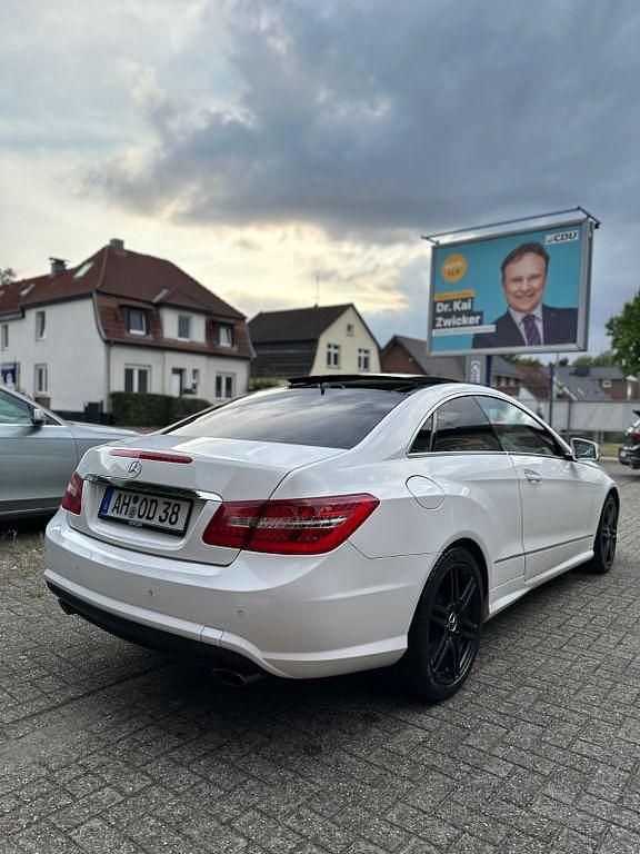 Gebraucht Mercedes E350 AMG 265 PS (194 kW) 2012 Weiß Coupé