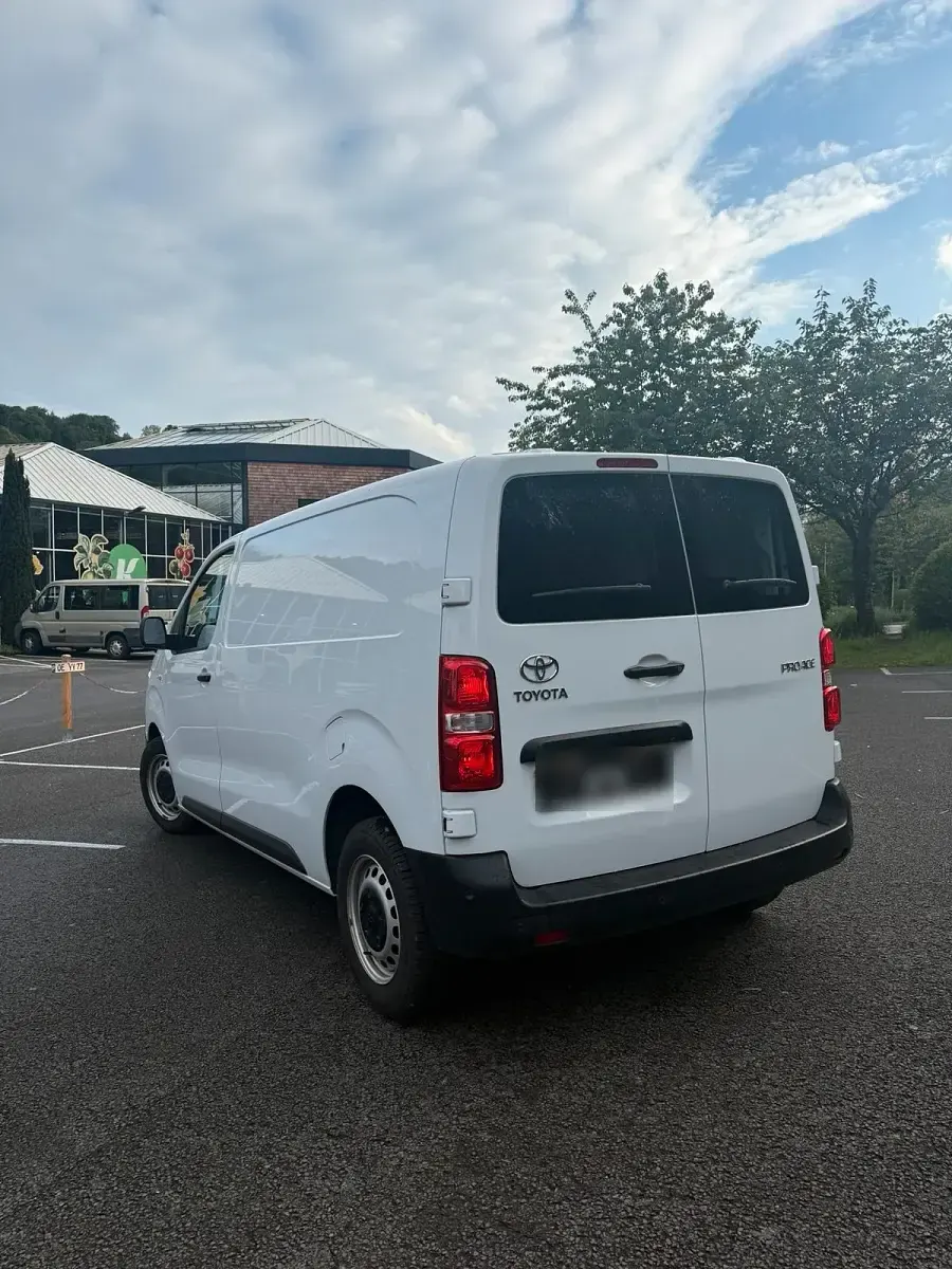 Occasion Toyota Proace 145 ch (106 kW) 2023 Blanc Monospace