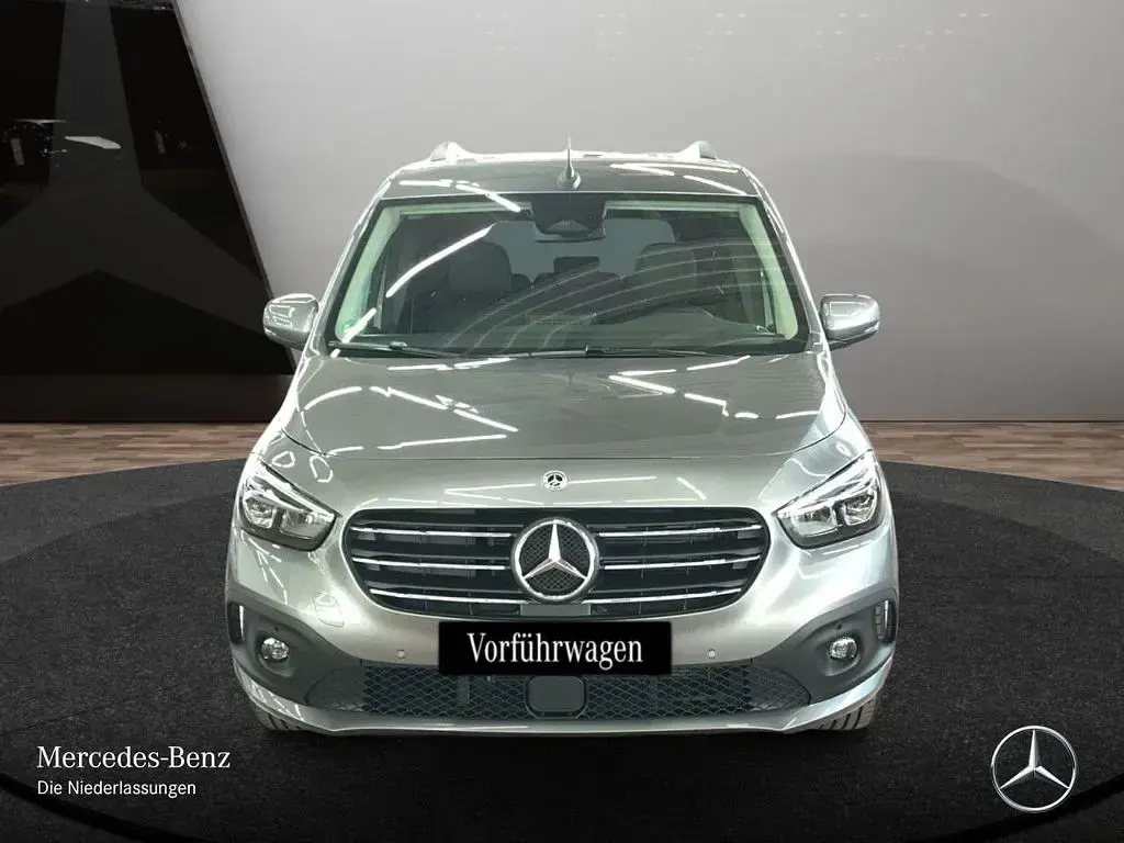 Gebraucht Mercedes T180 Progressive 131 PS (96 kW) 2026 Grau Van / Kleinbus