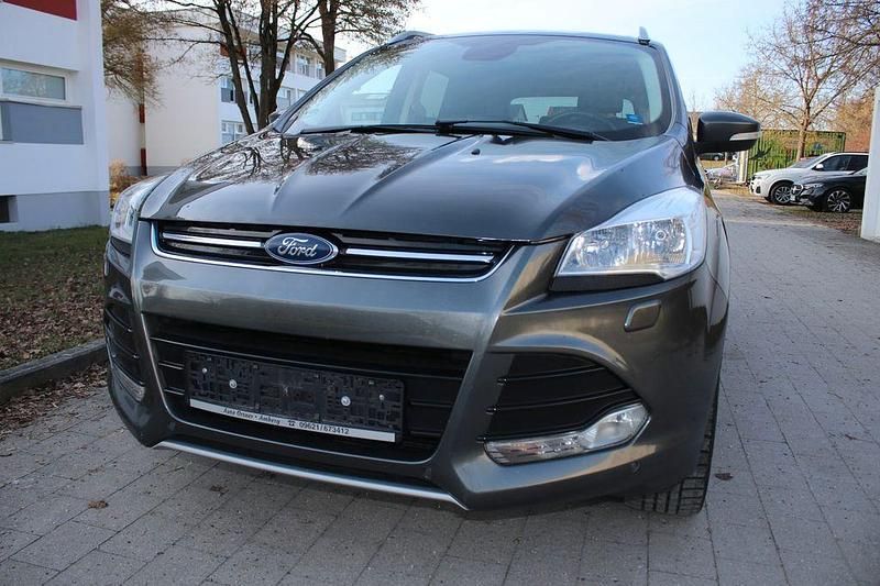 Gebraucht Ford Kuga Titanium 182 PS (133 kW) 2016 Grau SUV