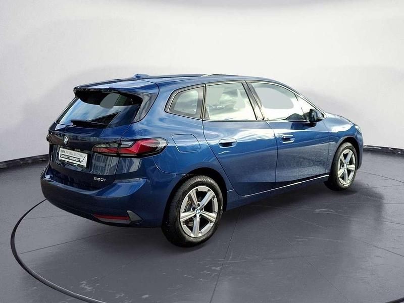 Gebraucht BMW 220 156 PS (114 kW) 2025 Phytonicblau metallic Van / Kleinbus