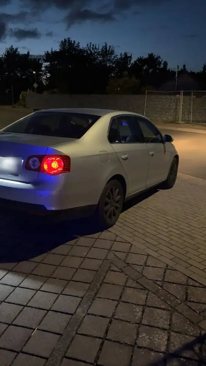 Gebraucht VW Jetta 102 PS (75 kW) 2005 Grau Limousine