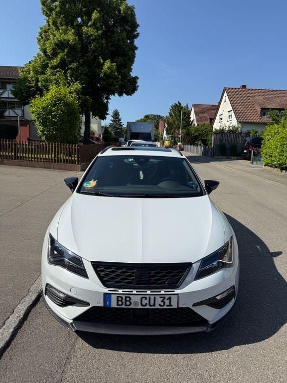 Weiß Gebraucht 2018 Cupra Leon Limousine | 26.299 € (Etwas zu teuer) - Bild 1/4