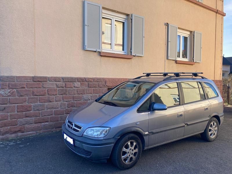 Silber Gebraucht 2004 Opel Zafira Van / Kleinbus | 1.499 € - Bild 1/4