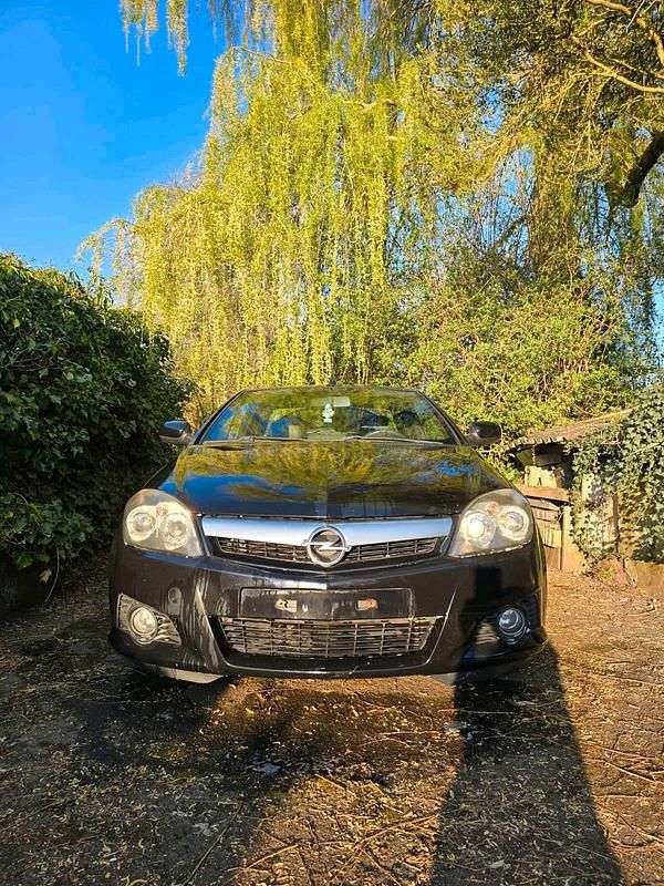 Gebraucht Opel Tigra 90 PS (66 kW) 2004 Schwarz Cabrio