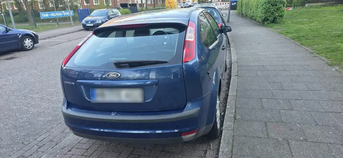 Używany Ford Focus 90 KM (66 kW) 2006 Niebieski Hatchback