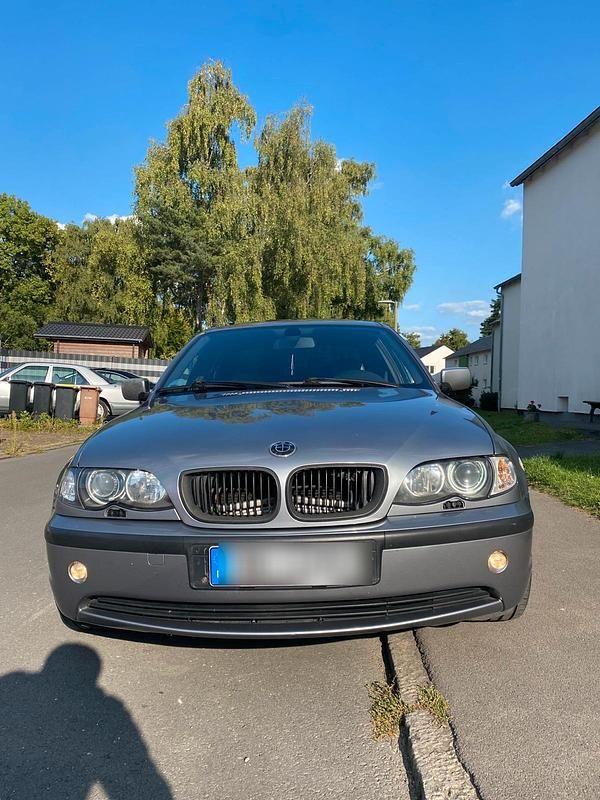 Grau Gebraucht 2003 BMW 325 Limousine | 3.000 € (Superpreis) - Bild 1/4