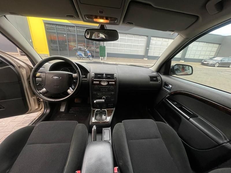 Silber Gebraucht 2005 Ford Mondeo Limousine | 2.950 € (Teuer) - Bild 1/4