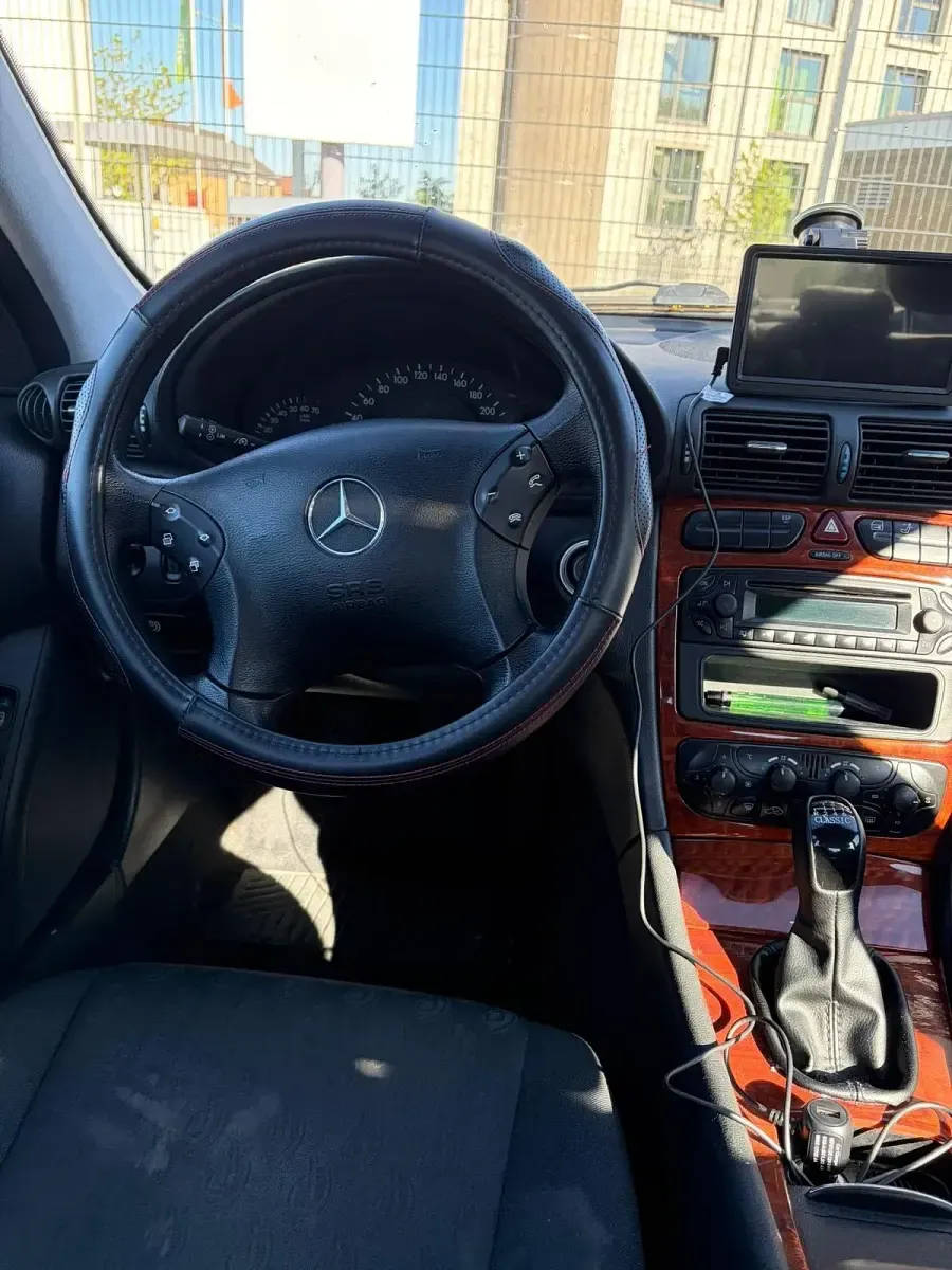 Gebraucht Mercedes C180 129 PS (94 kW) 2000 Silber Limousine