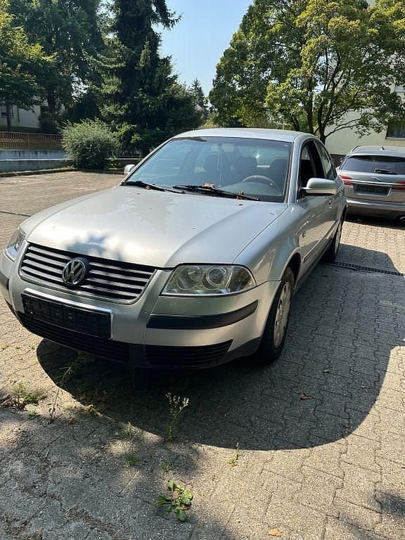 Silber Gebraucht 2001 VW Passat Limousine | 1.500 € (Fairer Preis) - Bild 1/4