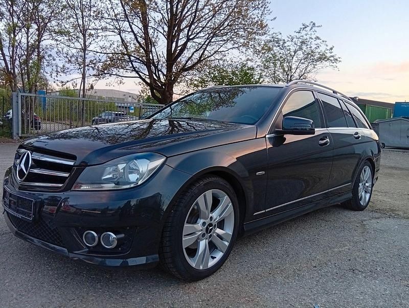 Schwarz Gebraucht 2014 Mercedes 200 Kombi | 12.999 € (Teuer) - Bild 1/4