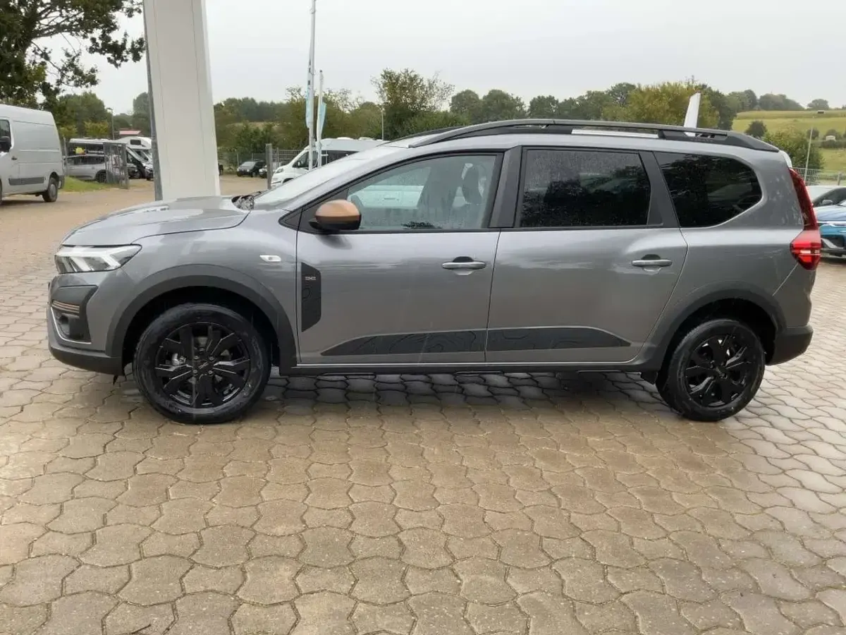 Gebraucht Dacia Jogger Extreme 110 PS (80 kW) 2025 Metalliclackierung dolom Van / Kleinbus