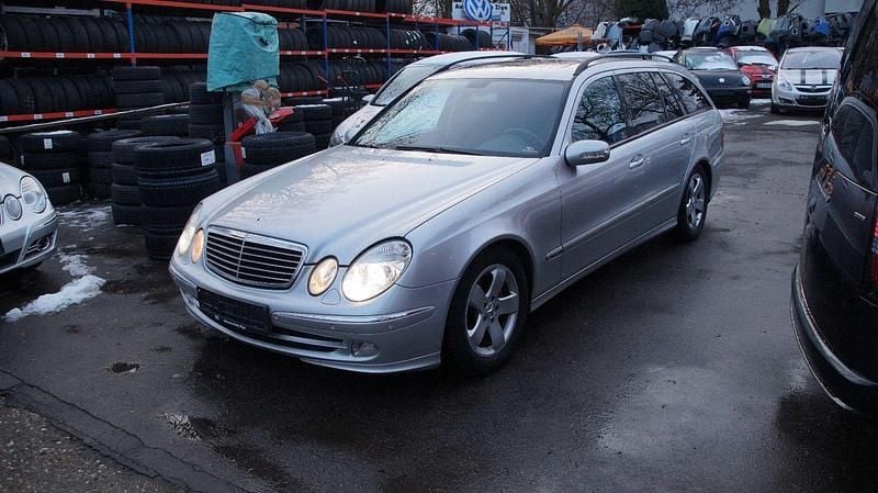 Gebraucht Mercedes E220 150 PS (110 kW) 2004 Silber Kombi