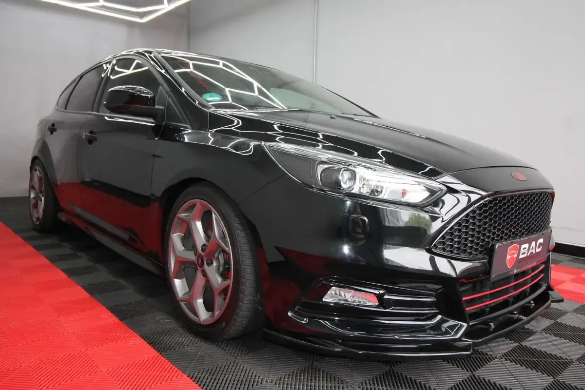Gebraucht Ford Focus ST 250 PS (183 kW) 2018 Schwarz Limousine