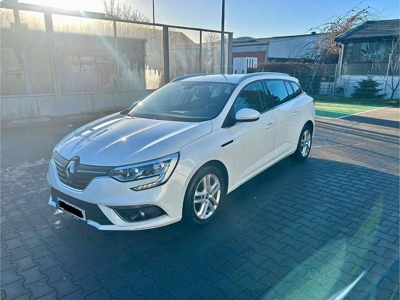 Weiß Gebraucht 2016 Renault Mégane GrandTour Experience Kombi | 9.200 € (Fairer Preis) - Bild 1/4