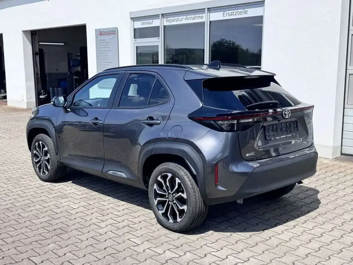 Neu Toyota Yaris Cross 131 PS (96 kW) 2026 Marlingrau metallic SUV