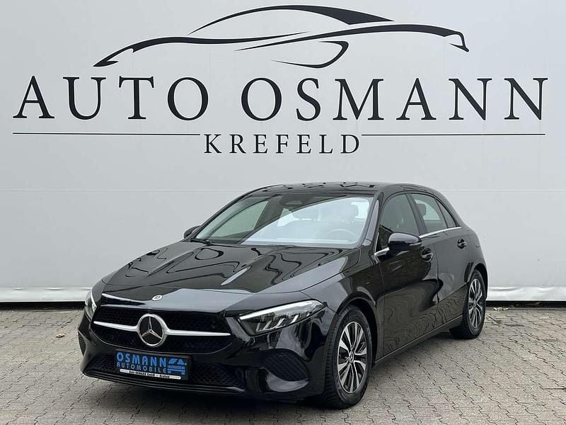 Nachtschwarz unilack Gebraucht 2024 Mercedes A180 Limousine | 27.950 € (Fairer Preis) - Bild 1/4