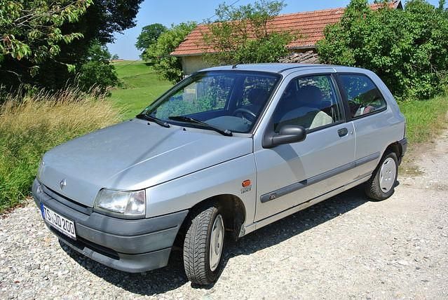 Gebraucht Renault Clio 54 PS (39 kW) 1994 Grau Kleinwagen