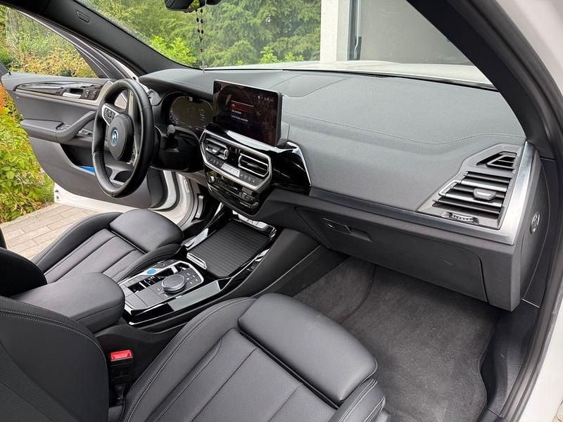Gebraucht BMW iX3 Impressive 210 kW (286 PS) 2023 Weiß SUV