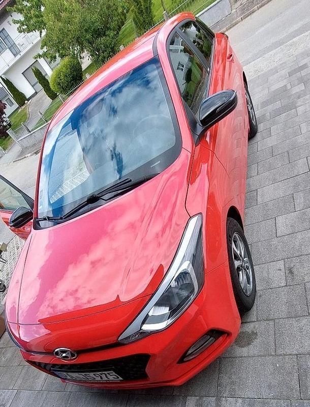 Rot Gebraucht 2019 Hyundai i20 Kleinwagen | 9.800 € (Guter Preis) - Bild 1/4
