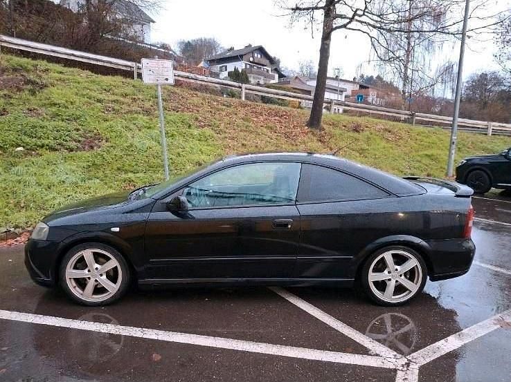 Gebraucht Opel Astra 125 PS (91 kW) 2000 Schwarz Coupé