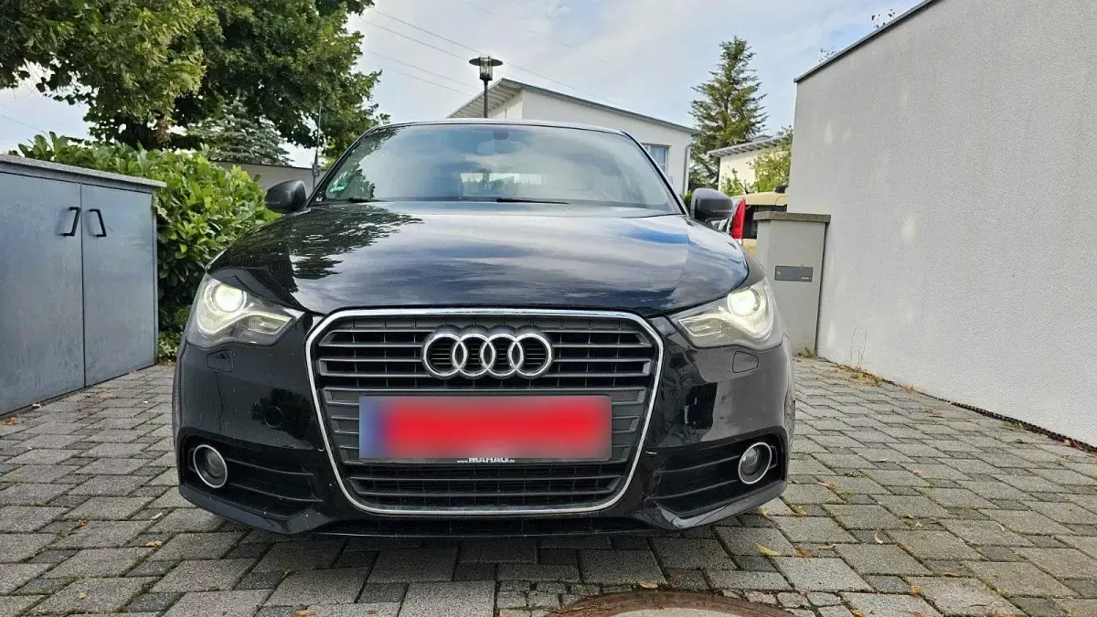 Gebraucht Audi A1 Attraction 86 PS (63 kW) 2011 Schwarz Kleinwagen