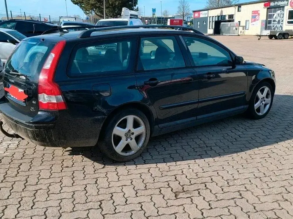 Usado Volvo V50 170 CV (125 kW) 2005 Negro Familiar