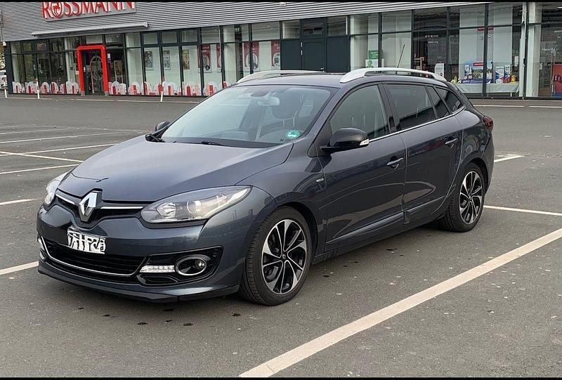 Grau Gebraucht 2015 Renault Mégane GrandTour Bose Edition Kombi | 4.900 € (Fairer Preis) - Bild 1/4
