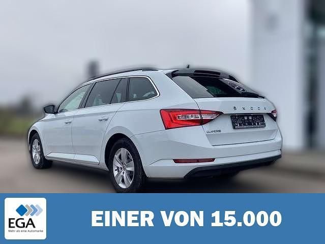 Gebraucht Skoda Superb 150 PS (110 kW) 2022 Weiß metallic Kombi