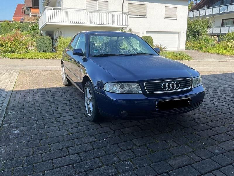 Blau Gebraucht 2000 Audi A4 Limousine | 2.700 € (Etwas zu teuer) - Bild 1/4