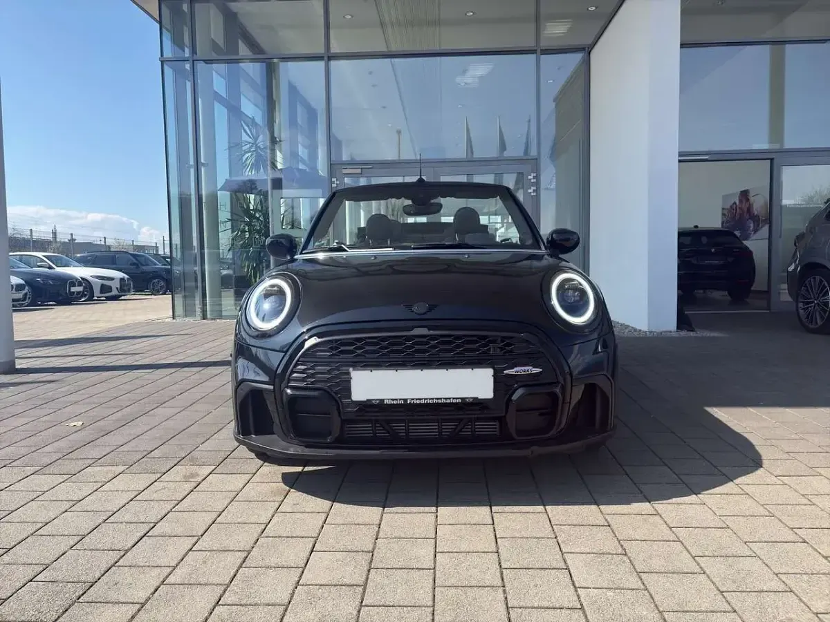 Gebraucht Mini Cooper Cabriolet 136 PS (100 kW) 2024 Midnight black metallic Cabrio
