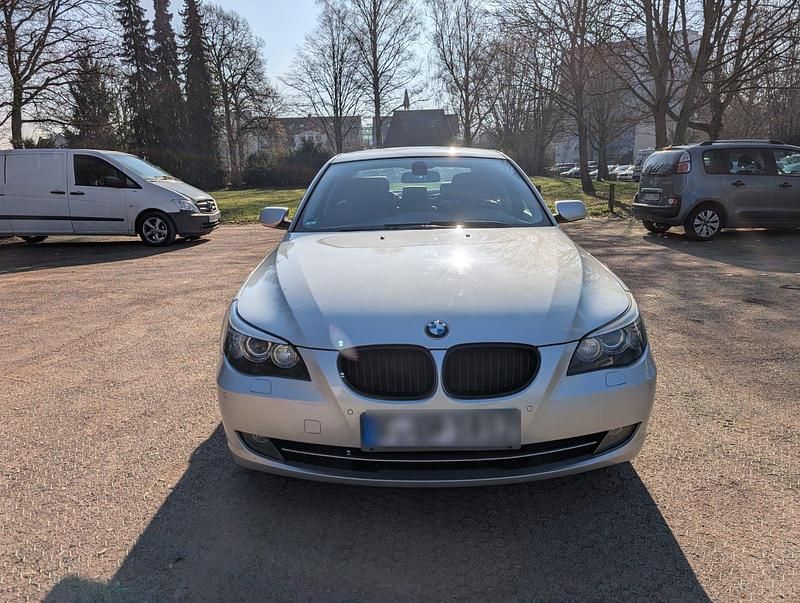 Gebraucht BMW 523 190 PS (139 kW) 2007 Silber Limousine