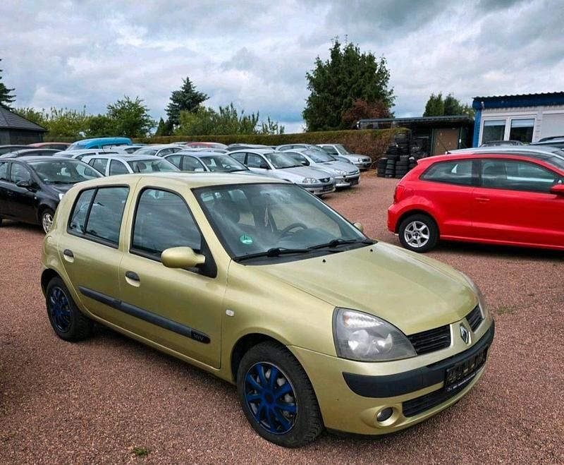 Andere außenfarben Gebraucht 2004 Renault Clio II Limousine | 2.499 € (Etwas zu teuer) - Bild 1/4
