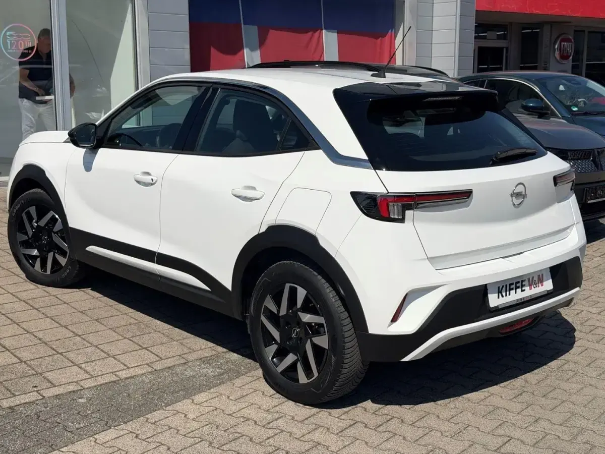 Gebraucht Opel Mokka-e 100 kW (136 PS) 2022 Jade weiss/arktis weiss SUV
