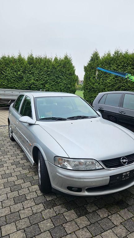 Silber Gebraucht 1999 Opel Vectra Limousine | 800 € (Superpreis) - Bild 1/4