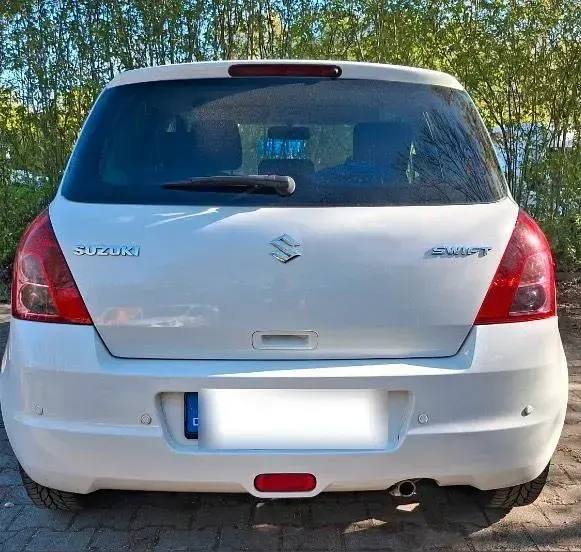 Gebraucht Suzuki Swift 92 PS (67 kW) 2010 Weiß Kleinwagen