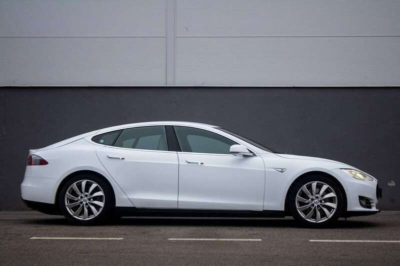 Weiß Gebraucht 2015 Tesla Model S Performance Limousine | 22.000 € (Fairer Preis) - Bild 1/4
