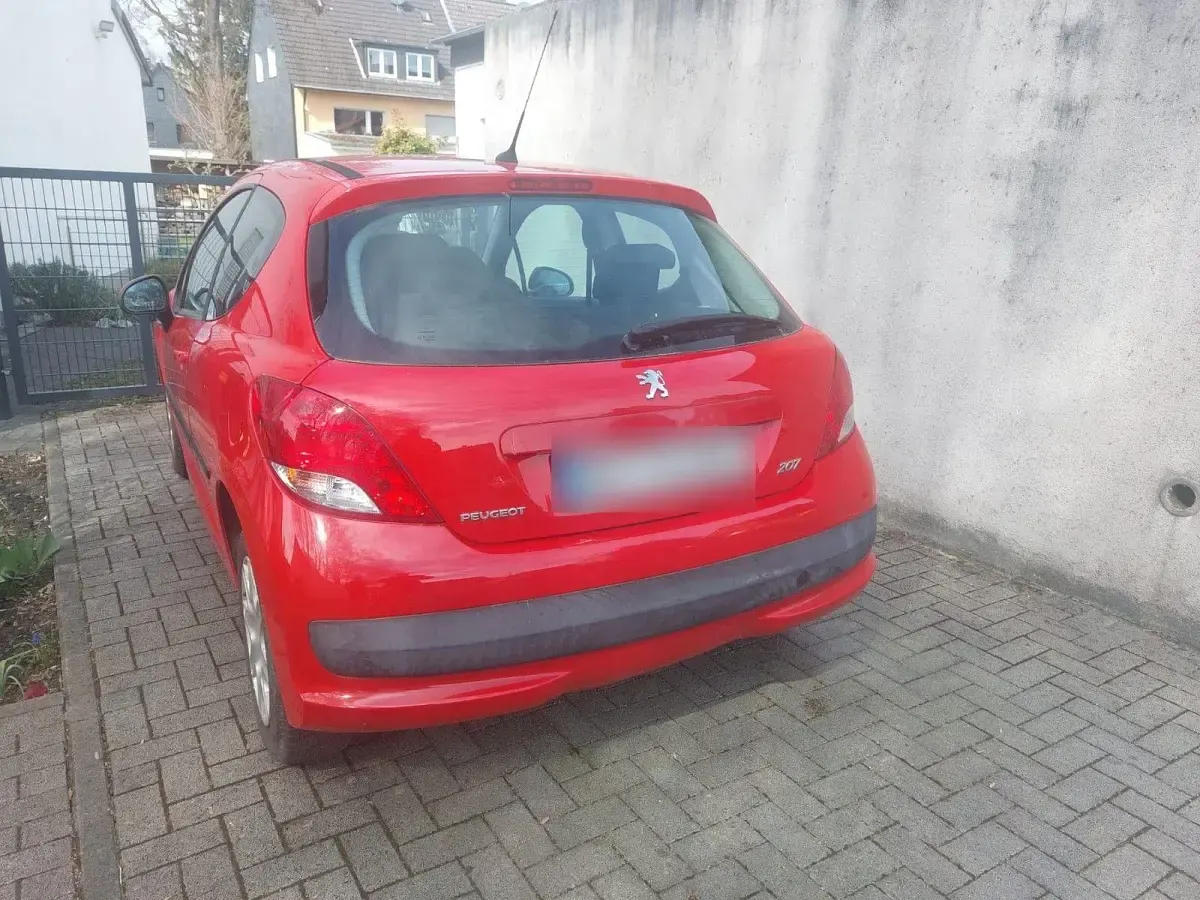 Gebraucht Peugeot 207 73 PS (53 kW) 2009 Rot Limousine