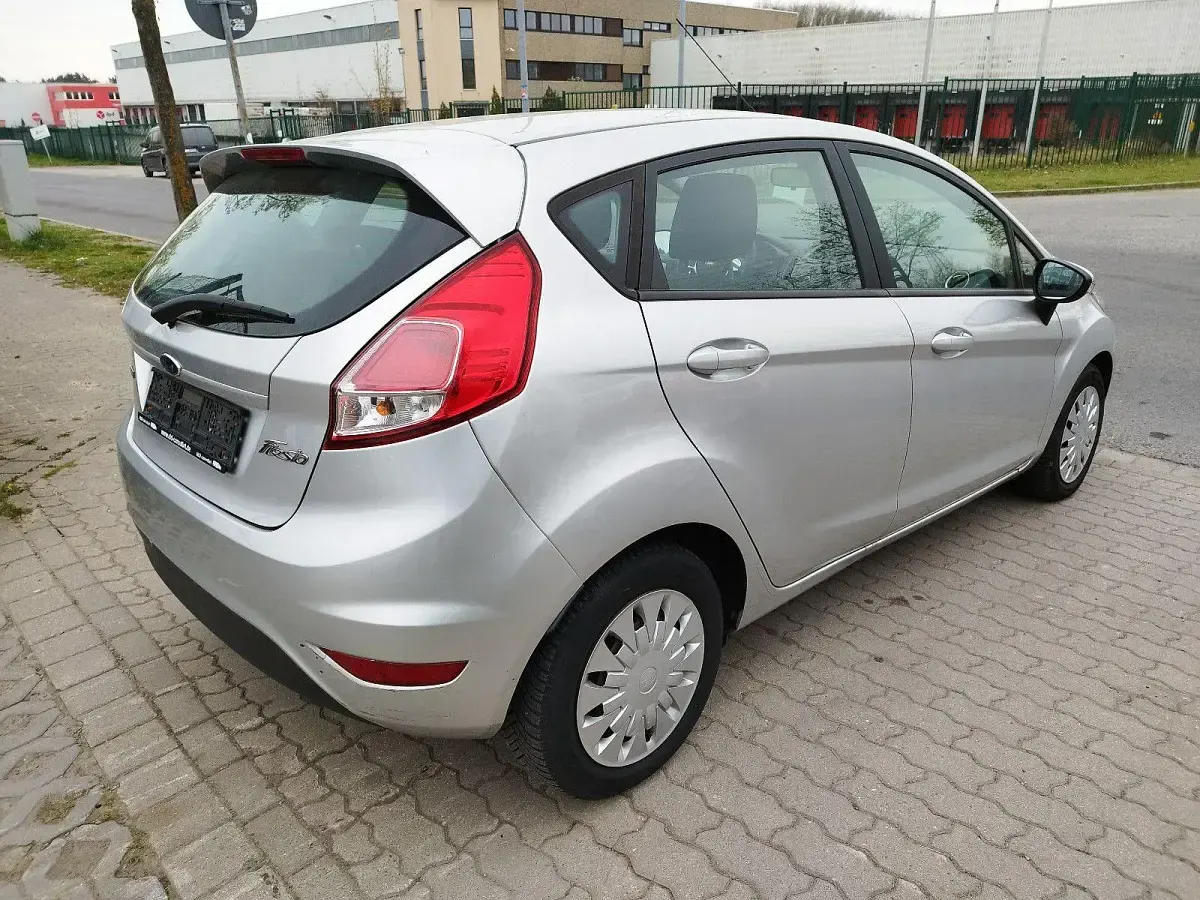 Używany Ford Fiesta 95 KM (69 kW) 2013 Szary Hatchback