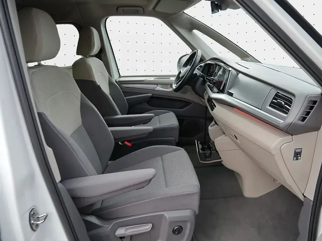 Gebraucht VW Multivan Life 150 PS (110 kW) 2024 Candyweiß Van / Kleinbus