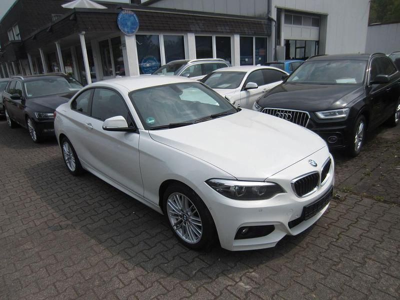 Weiß Gebraucht 2017 BMW 220 M Sport Coupé | 11.950 € (Guter Preis) - Bild 1/4