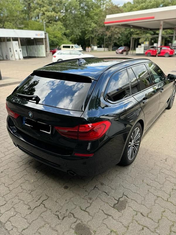 Gebraucht BMW 520 Sport Line 190 PS (139 kW) 2017 Schwarz Kombi