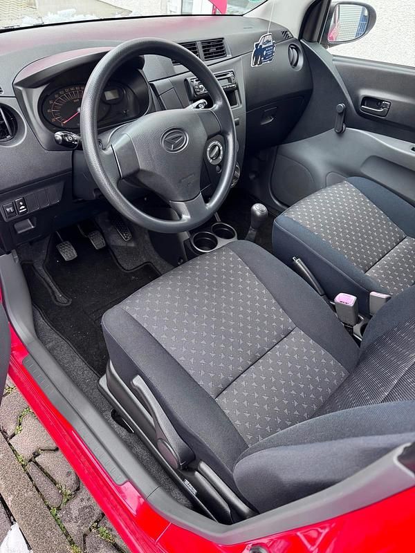 Gebraucht Daihatsu Cuore 70 PS (51 kW) 2009 Rot Kleinwagen