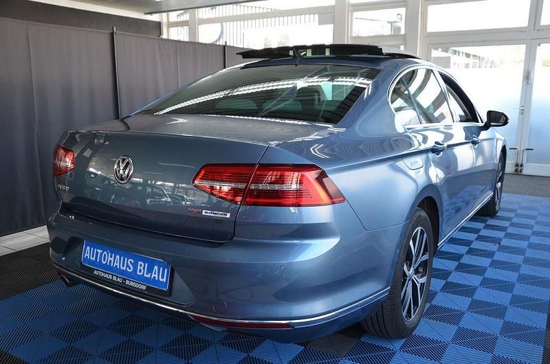 Gebraucht VW Passat Highline 179 PS (131 kW) 2016 Blau Limousine