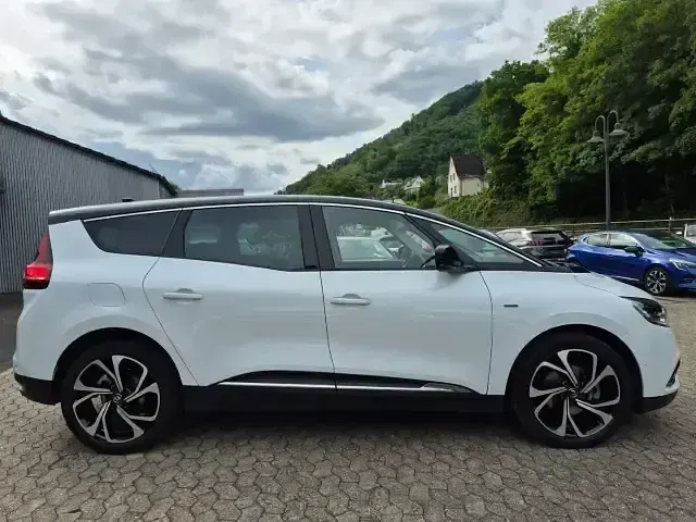 Gebraucht Renault Scénic IV Black Edition 158 PS (116 kW) 2022 Weiß Van / Kleinbus