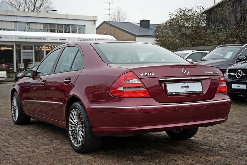 Gebraucht Mercedes E200 Elegance 163 PS (119 kW) 2004 Kirschrot met. Limousine