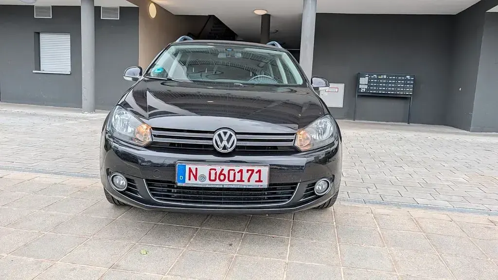 Gebraucht VW Golf VI Style 105 PS (77 kW) 2011 Schwarz Kleinwagen