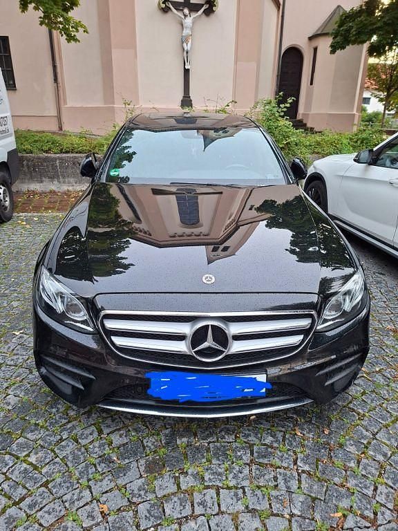 Schwarz Gebraucht 2019 Mercedes E220 Limousine | 21.500 € (Fairer Preis) - Bild 1/4
