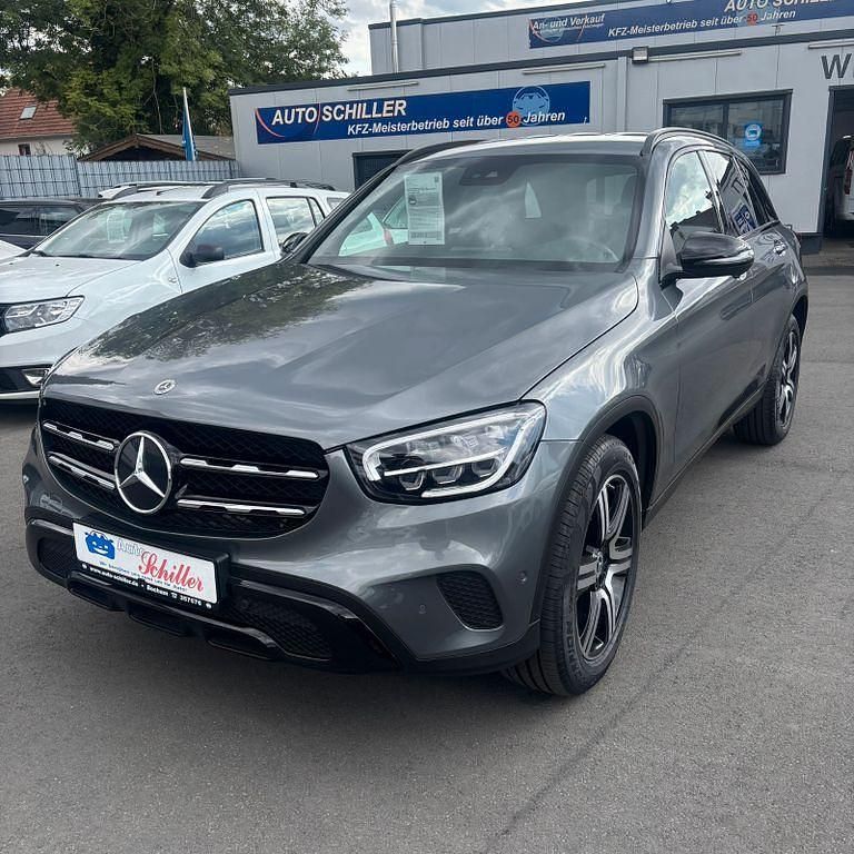 Selenitgrau Gebraucht 2022 Mercedes GLC220 Night SUV | 28.900 € - Bild 1/4