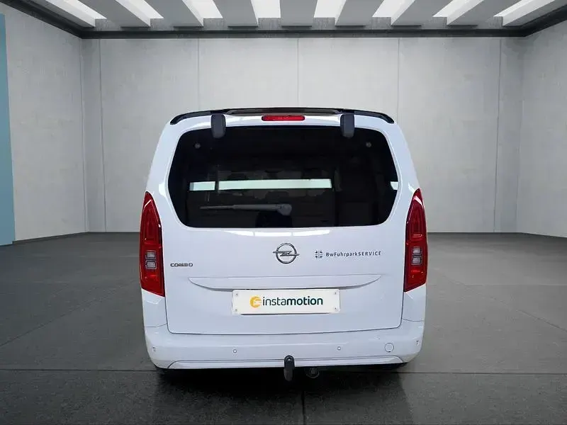 Gebraucht Opel Combo 131 PS (96 kW) 2022 Weiß Van / Kleinbus